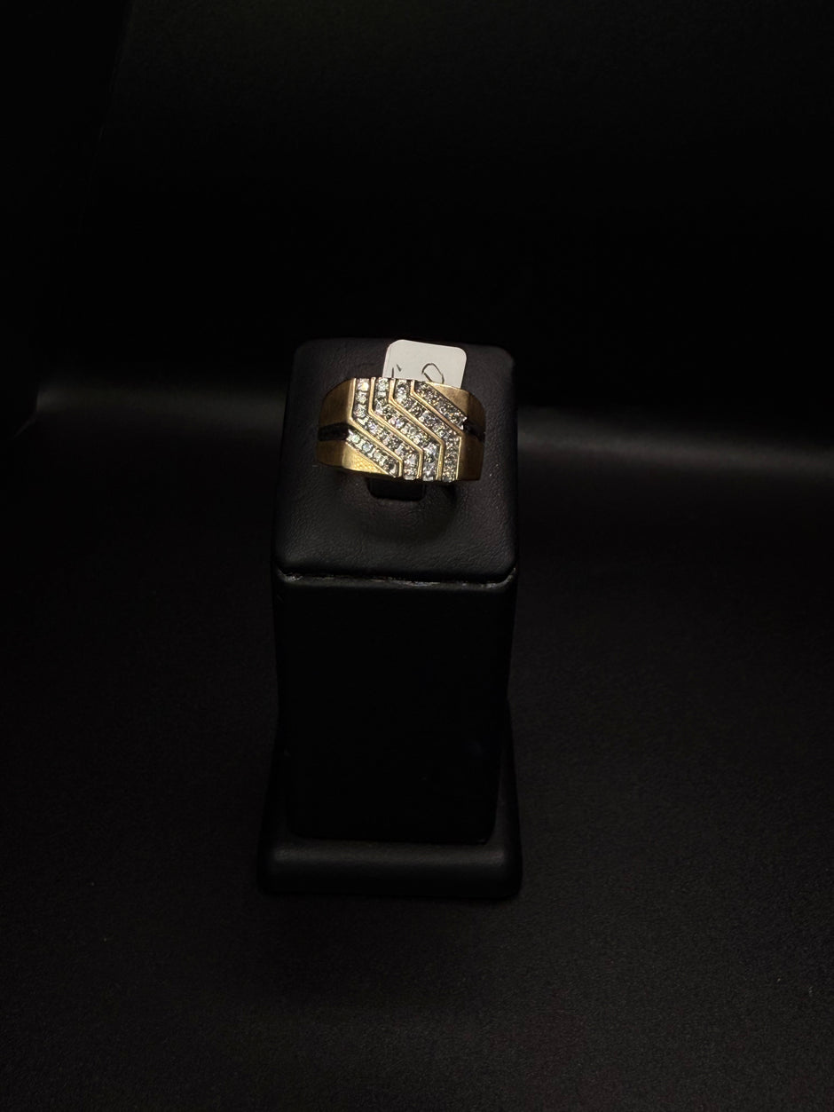 Men's Ring 10KT and diamond