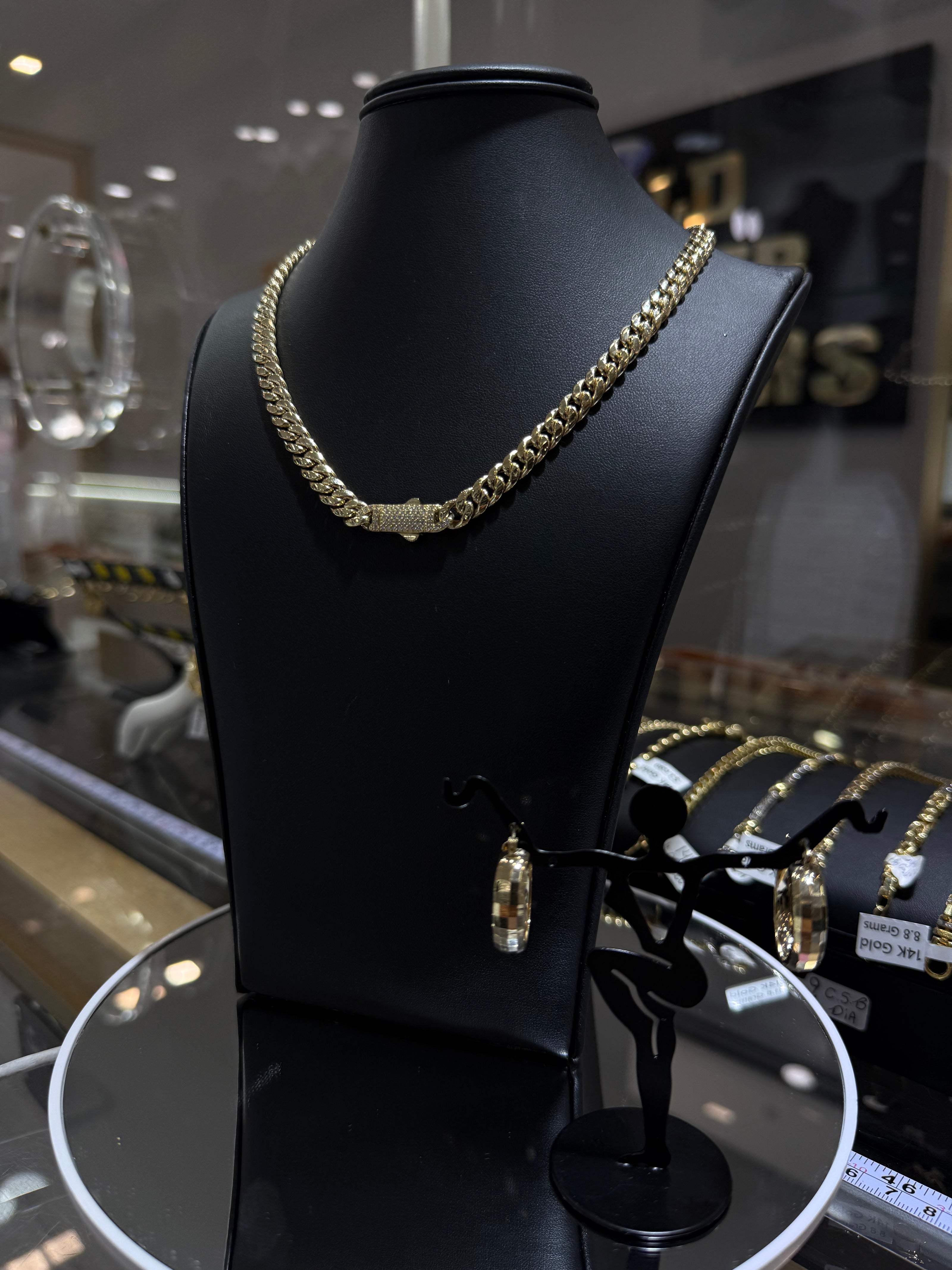14k Gold Chocker