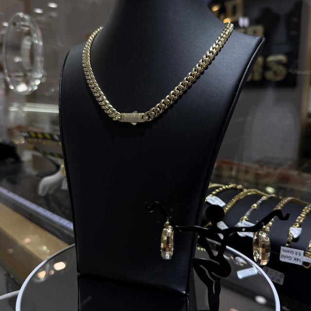 14k Gold Chocker