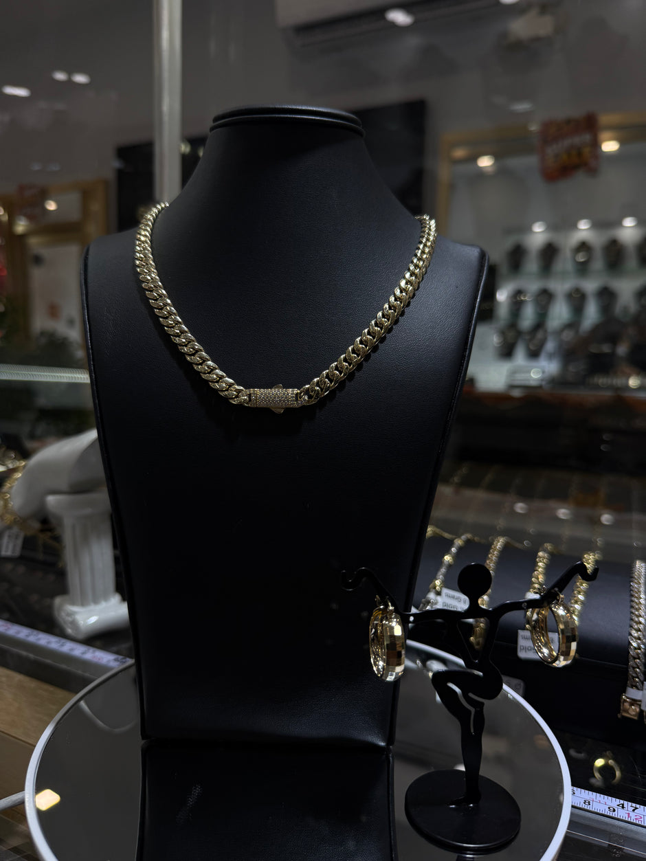 14k Gold Chocker