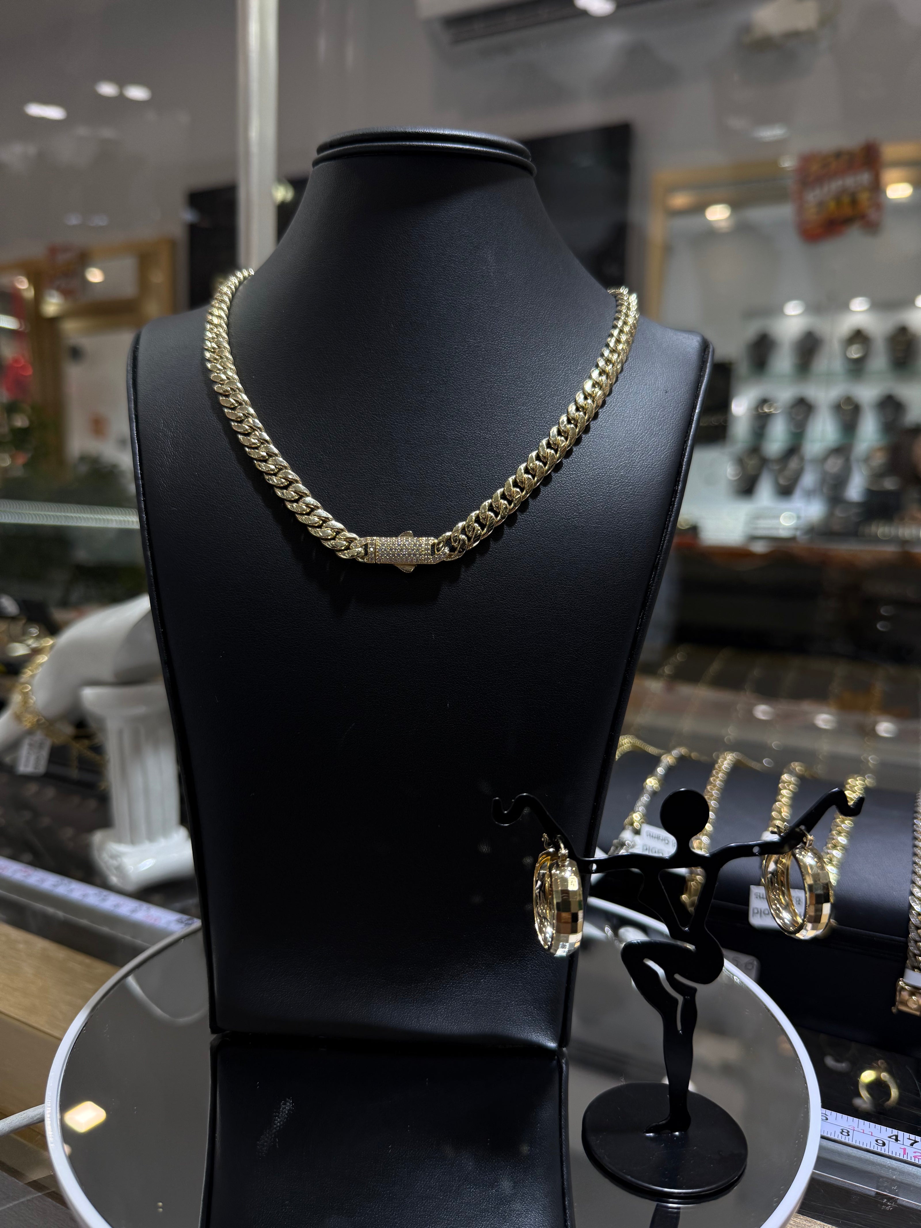 14k Gold Chocker