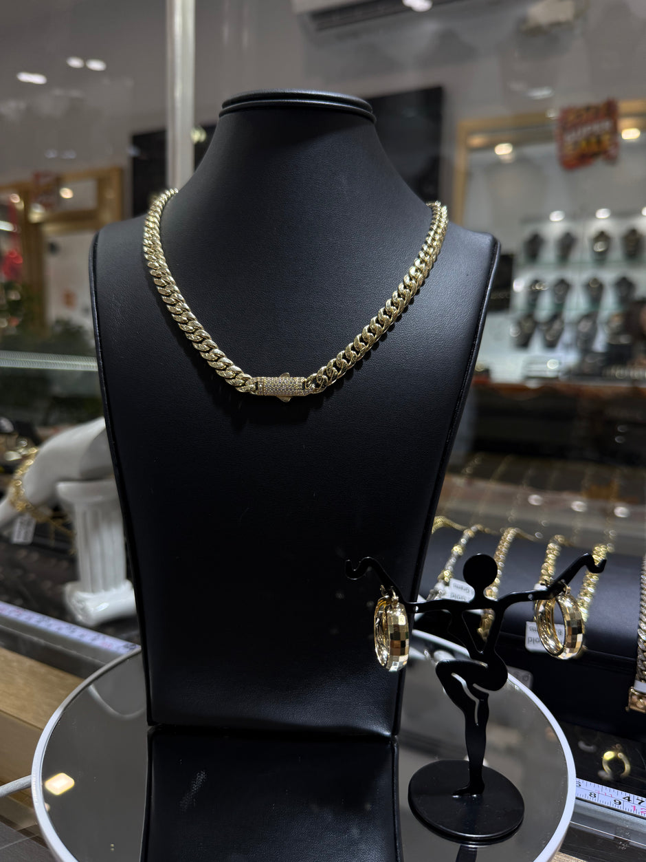 14k Gold Chocker