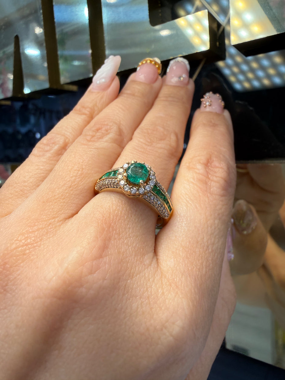 14 KT Ring / Emerald and Diamonds