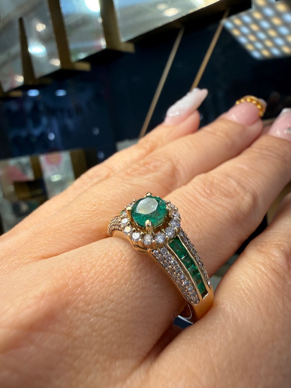 14 KT Ring / Emerald and Diamonds
