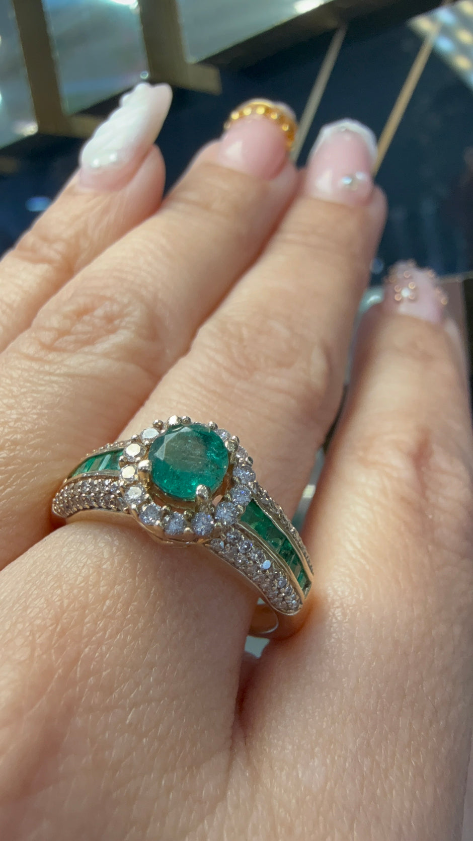 14 KT Ring / Emerald and Diamonds